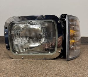 INTERNATIONAL 9900 I SERIES HEADLIGHT ASSEMBLY DRIVER SIDE FRONT VIEW